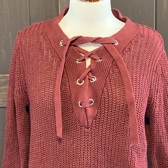 Ruby Moon Size medium burgundy V neck sweater - Picture 2 of 7